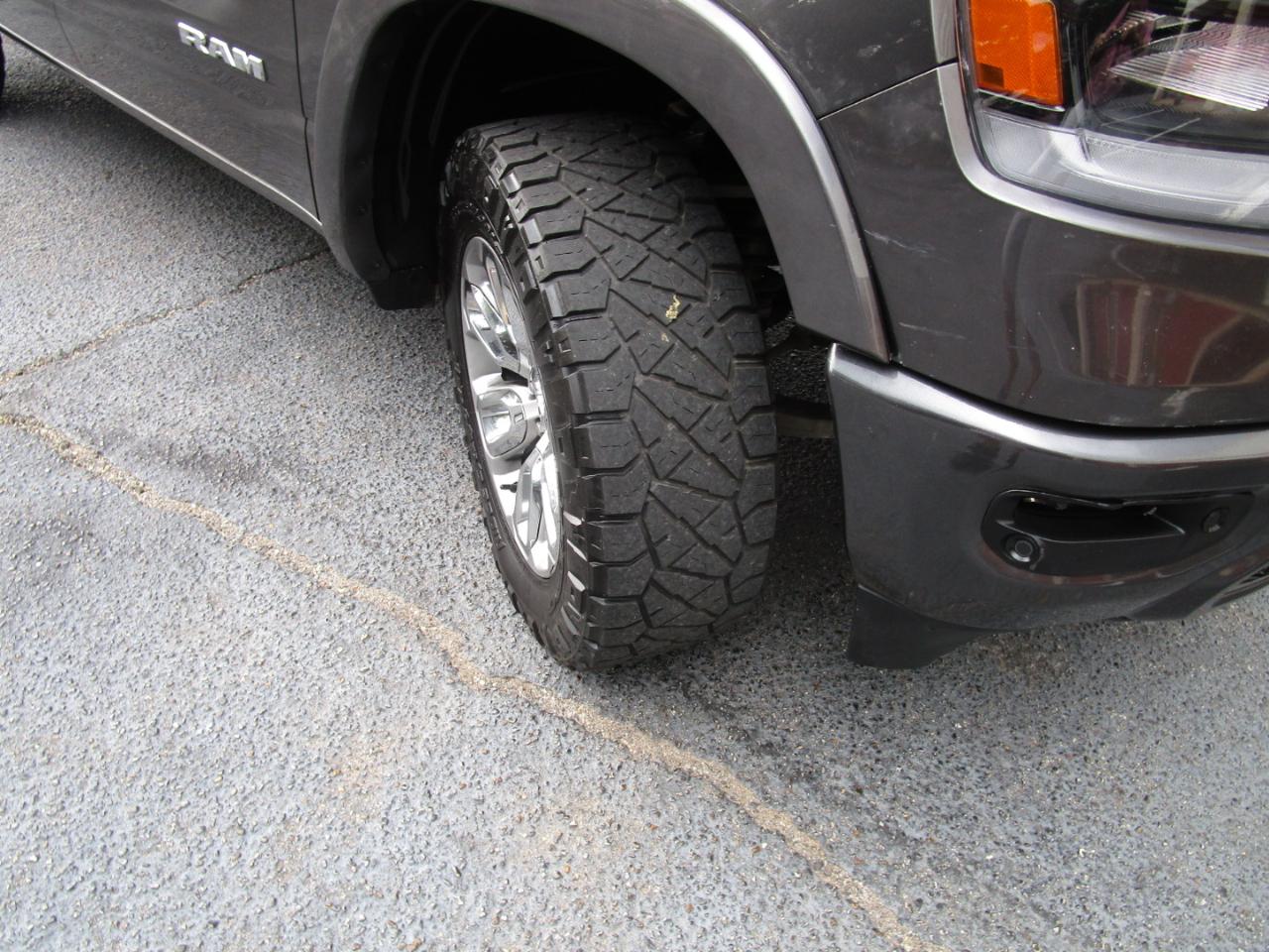 RAM 1500 Laramie 4x4 Crew Cab 5'7" Box 2022
