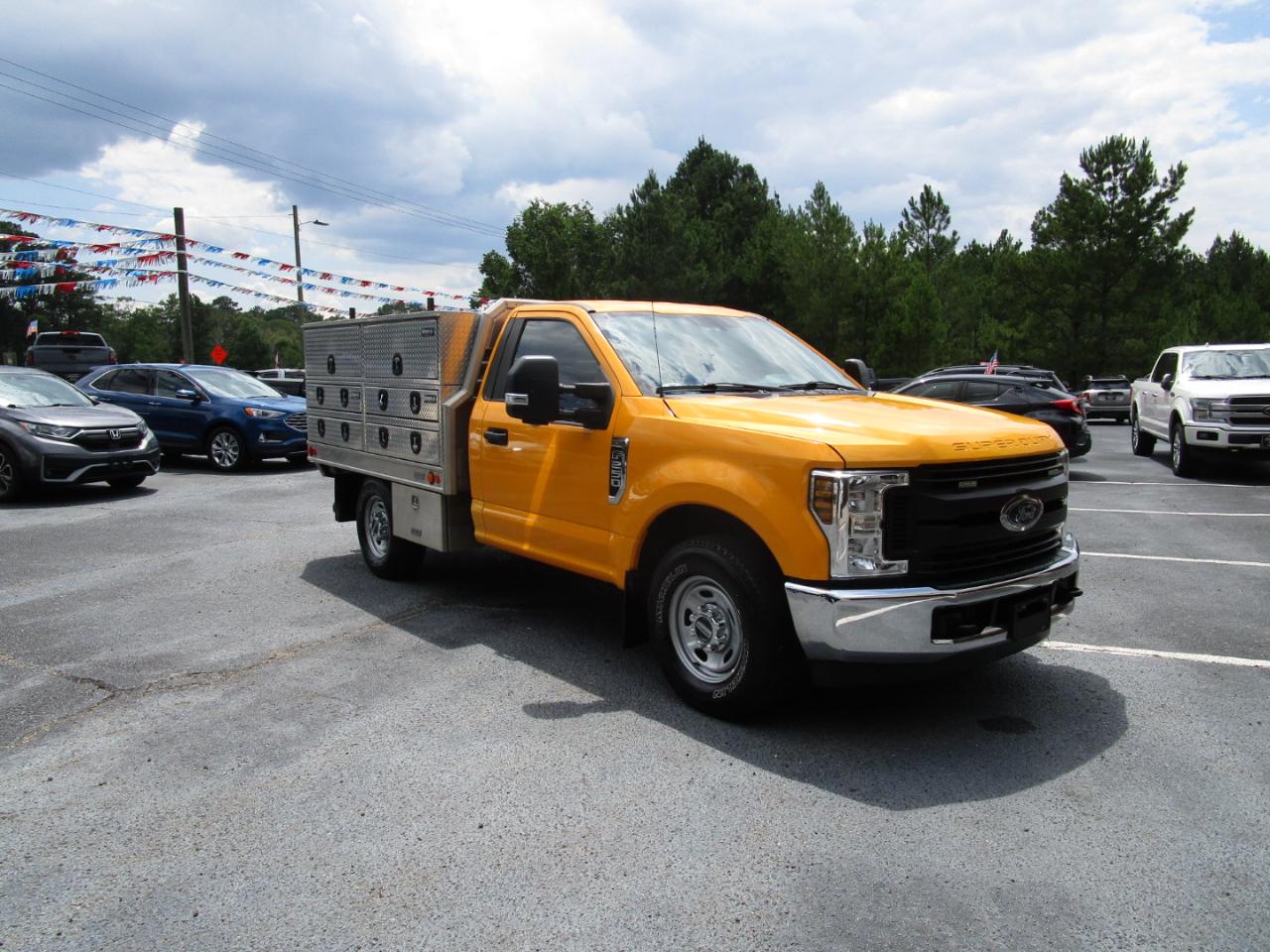Ford Super Duty F-250 SRW XLT 2WD Reg Cab 8' Box 2018