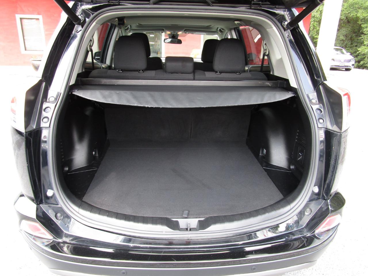 Toyota RAV4 Adventure AWD (Natl) 2018
