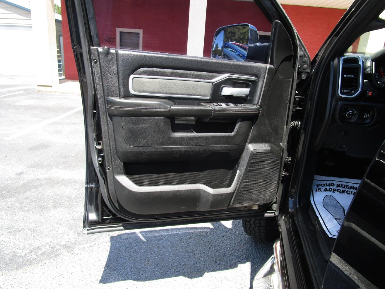 RAM 3500 Big Horn 4x4 Mega Cab 6'4" Box 2021