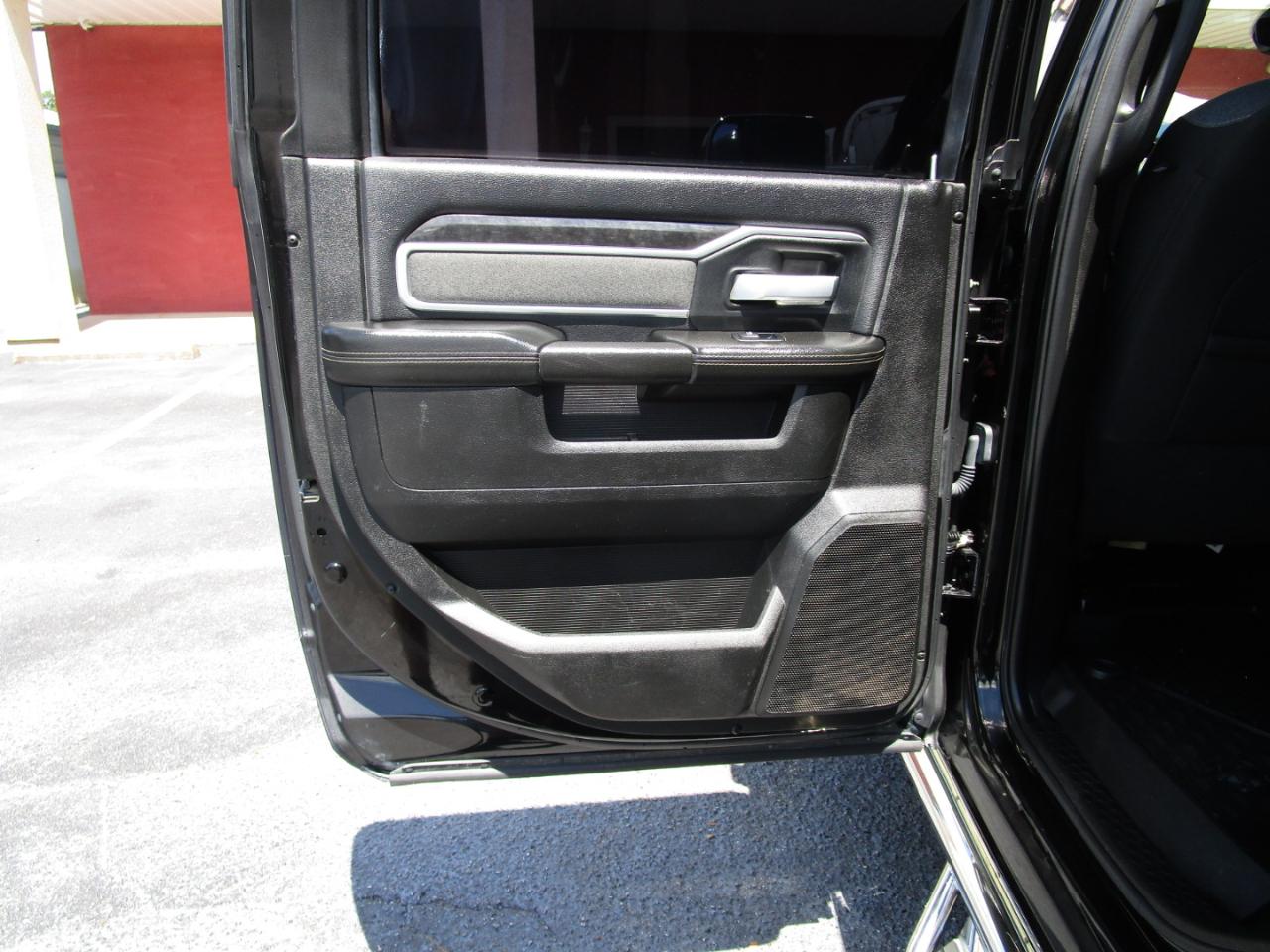 RAM 3500 Big Horn 4x4 Mega Cab 6'4" Box 2021