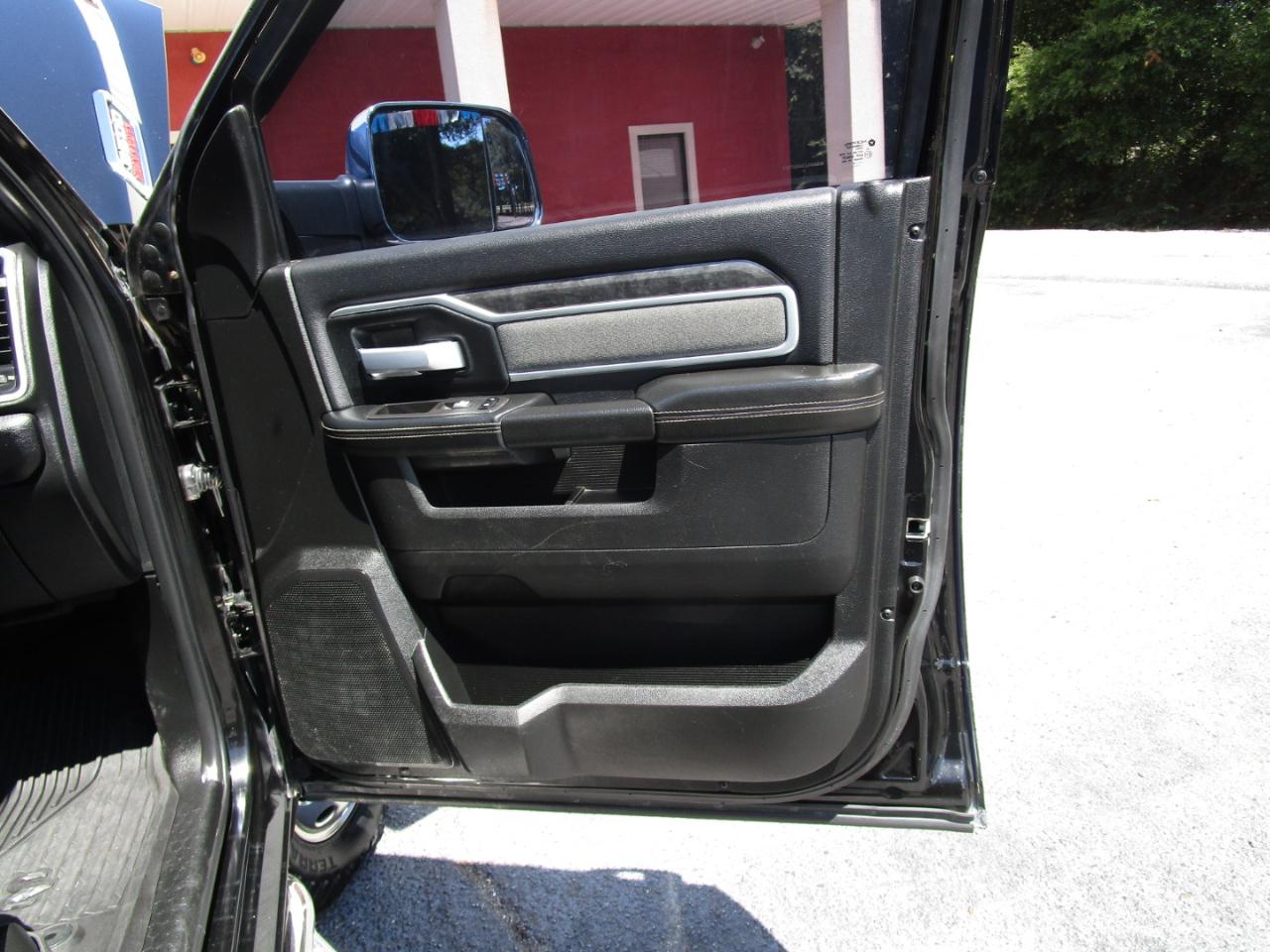 RAM 3500 Big Horn 4x4 Mega Cab 6'4" Box 2021