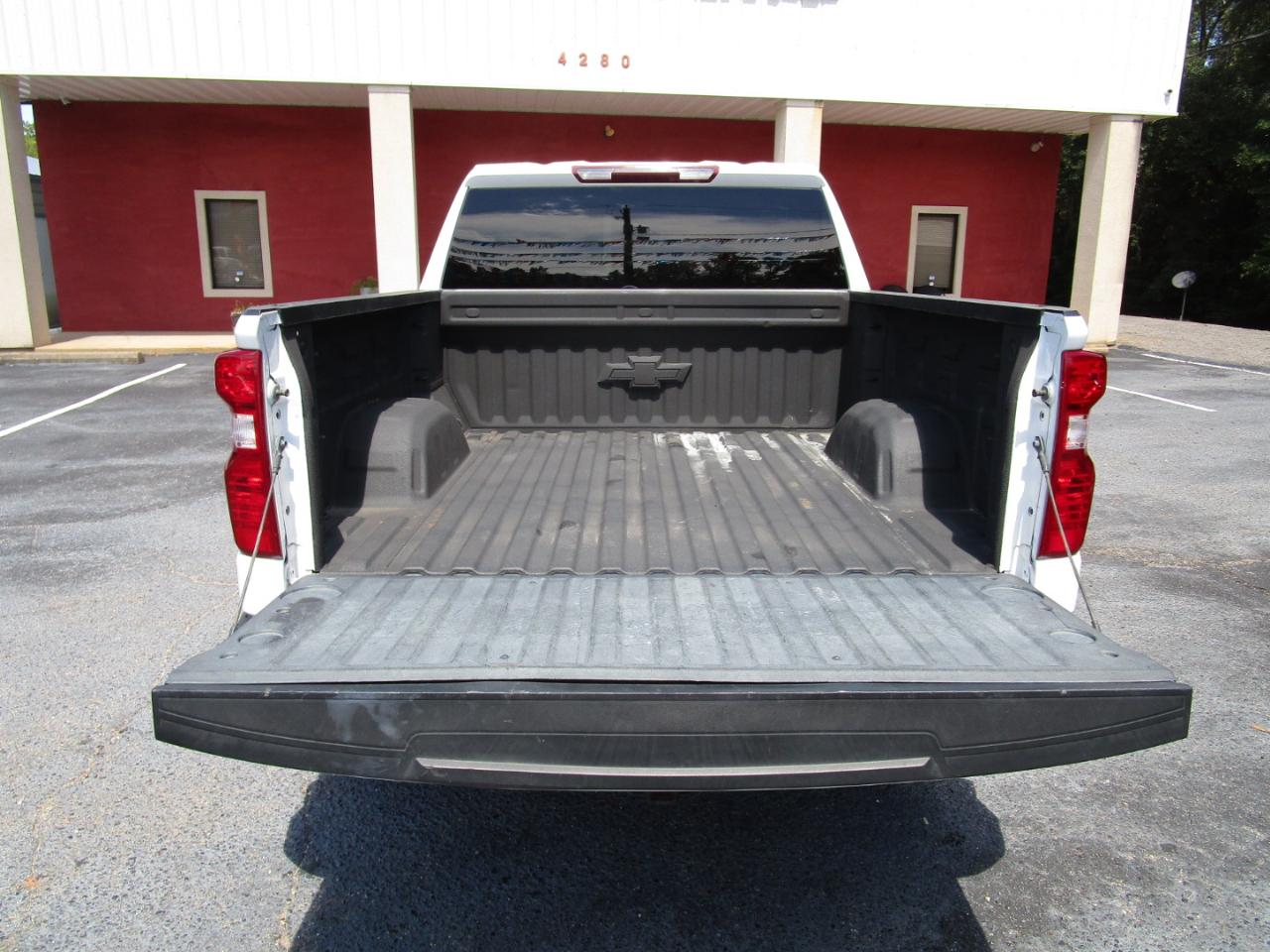 Chevrolet Silverado 1500 LTD 4WD Crew Cab 147" LT w/1LT 2022