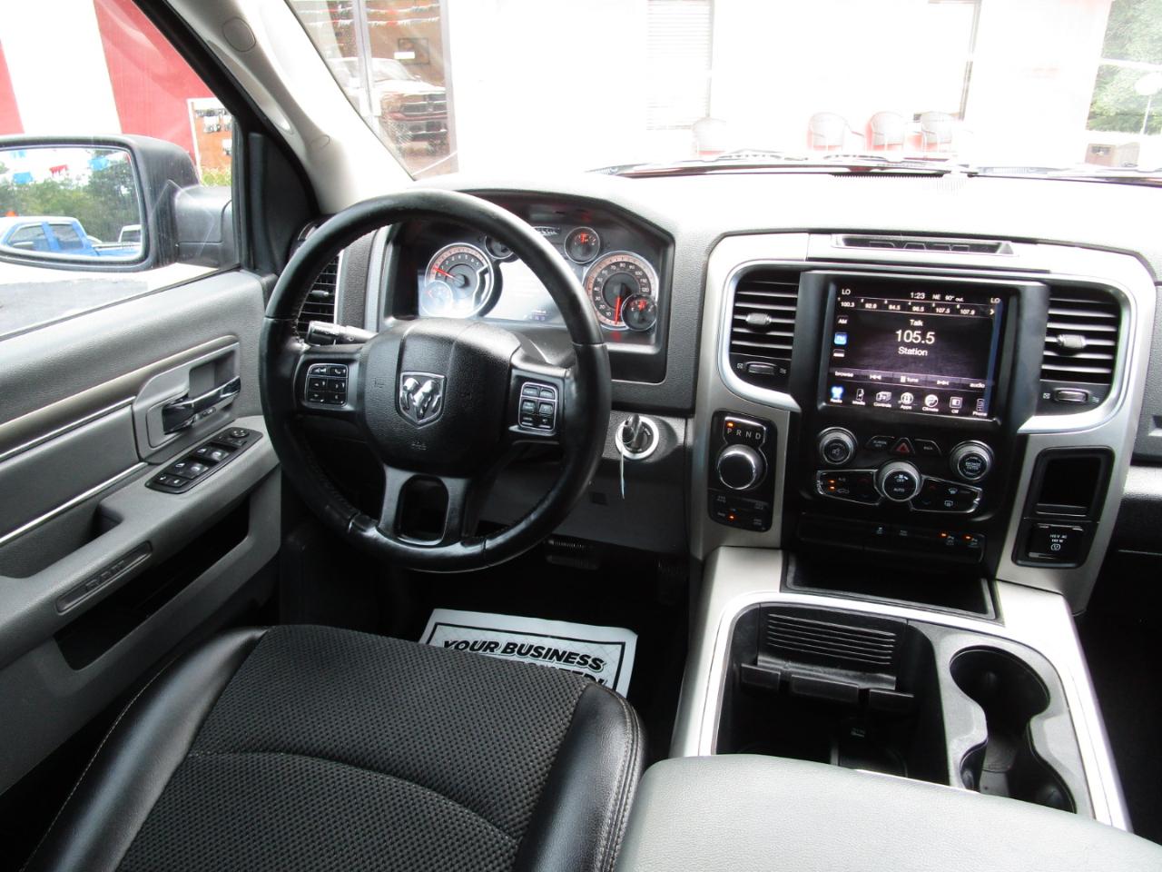 RAM 1500 Lone Star Silver 4x4 Crew Cab 5'7" Box 2017