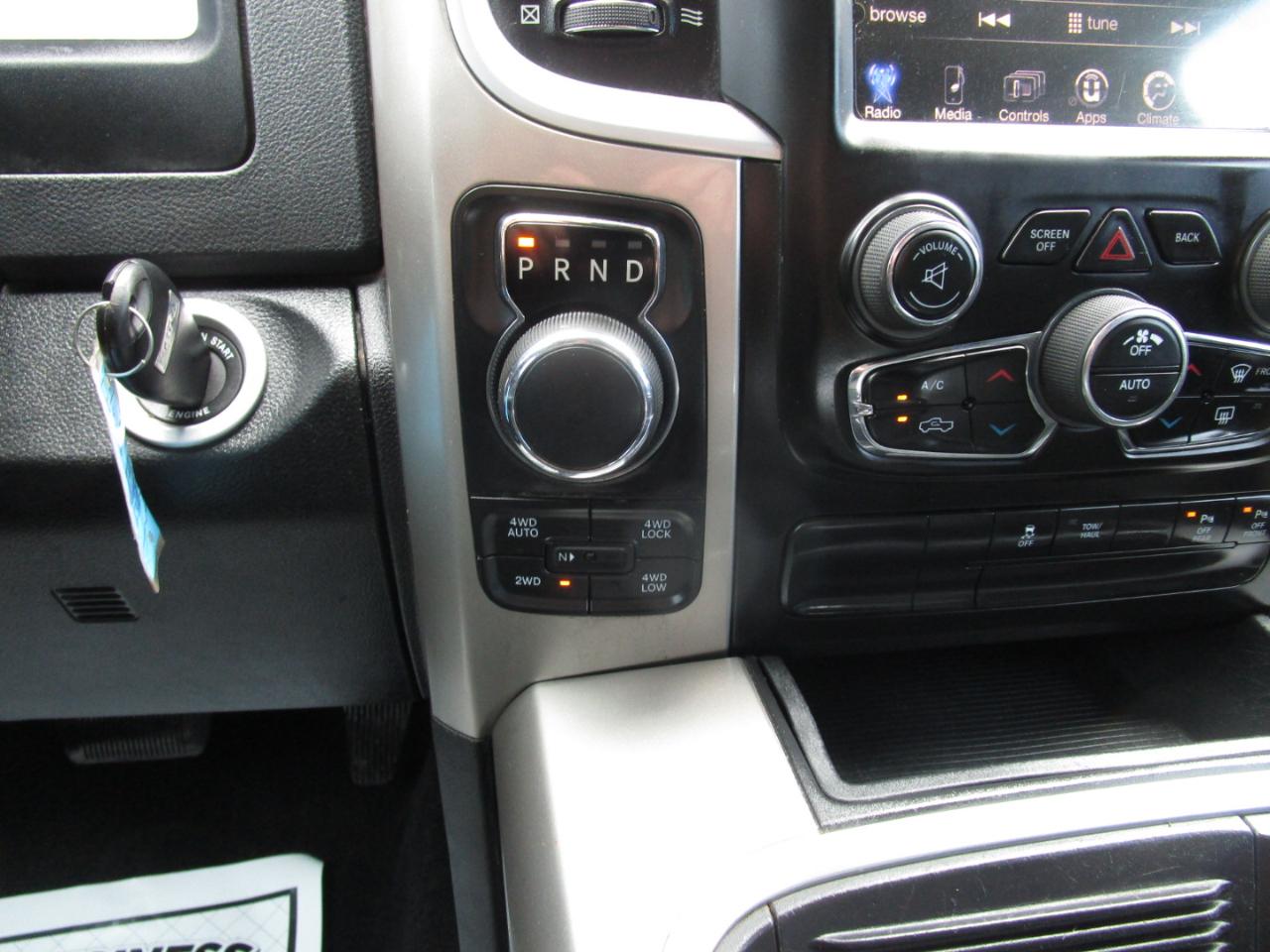 RAM 1500 Lone Star Silver 4x4 Crew Cab 5'7" Box 2017