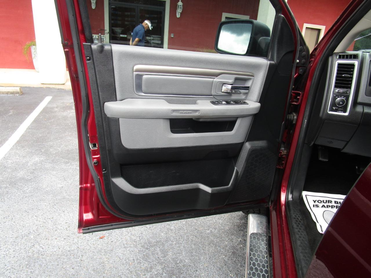 RAM 1500 Lone Star Silver 4x4 Crew Cab 5'7" Box 2017
