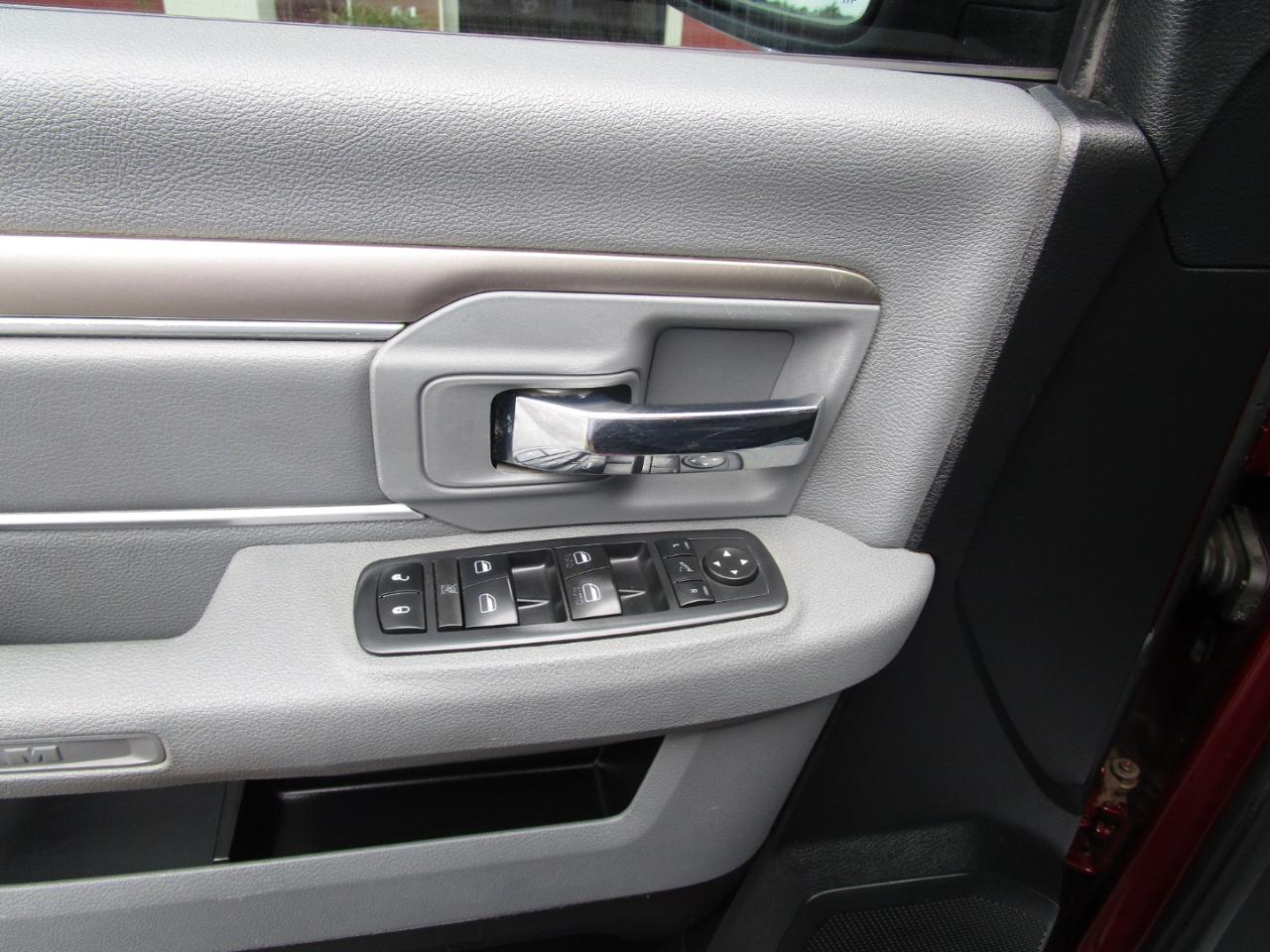 RAM 1500 Lone Star Silver 4x4 Crew Cab 5'7" Box 2017