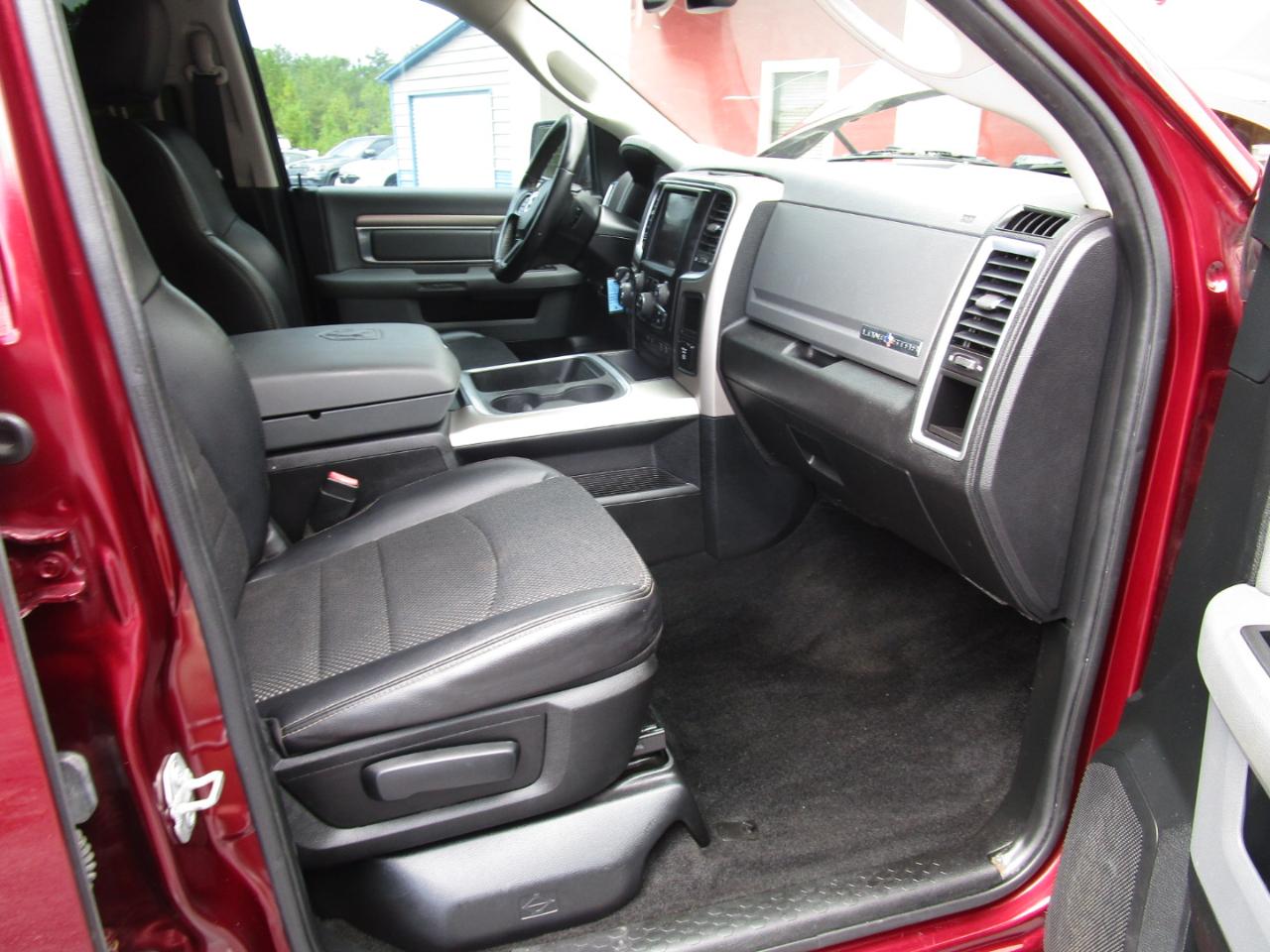 RAM 1500 Lone Star Silver 4x4 Crew Cab 5'7" Box 2017