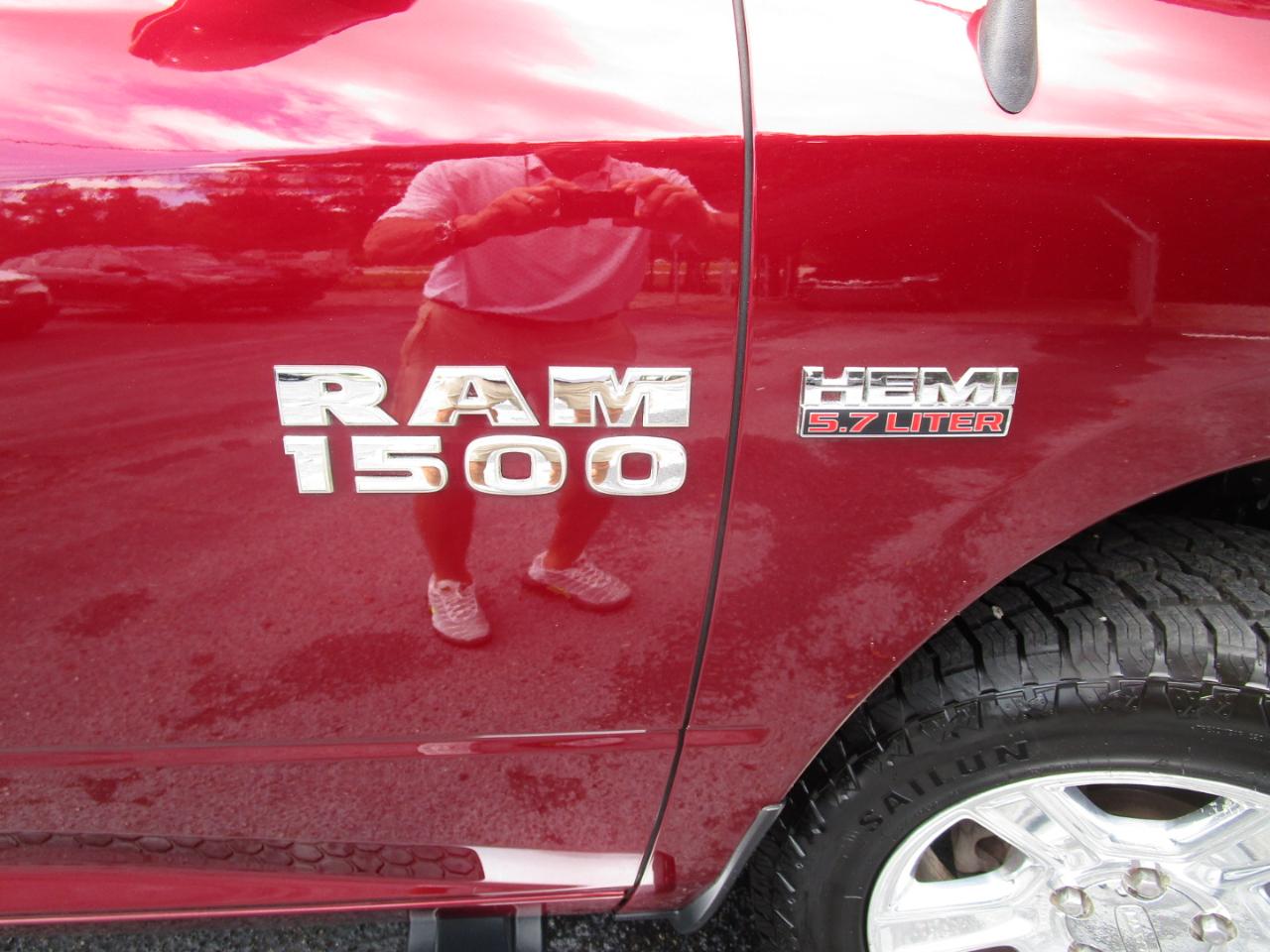 RAM 1500 Lone Star Silver 4x4 Crew Cab 5'7" Box 2017