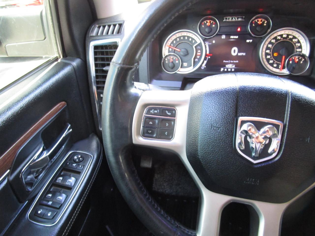 RAM 2500 4WD Crew Cab 149" Laramie 2015