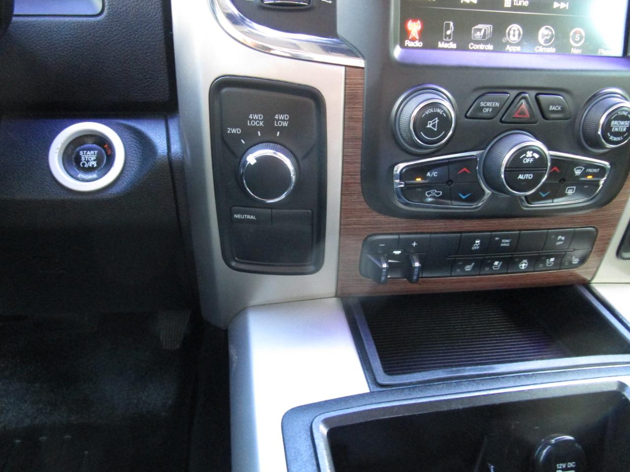 RAM 2500 4WD Crew Cab 149" Laramie 2015