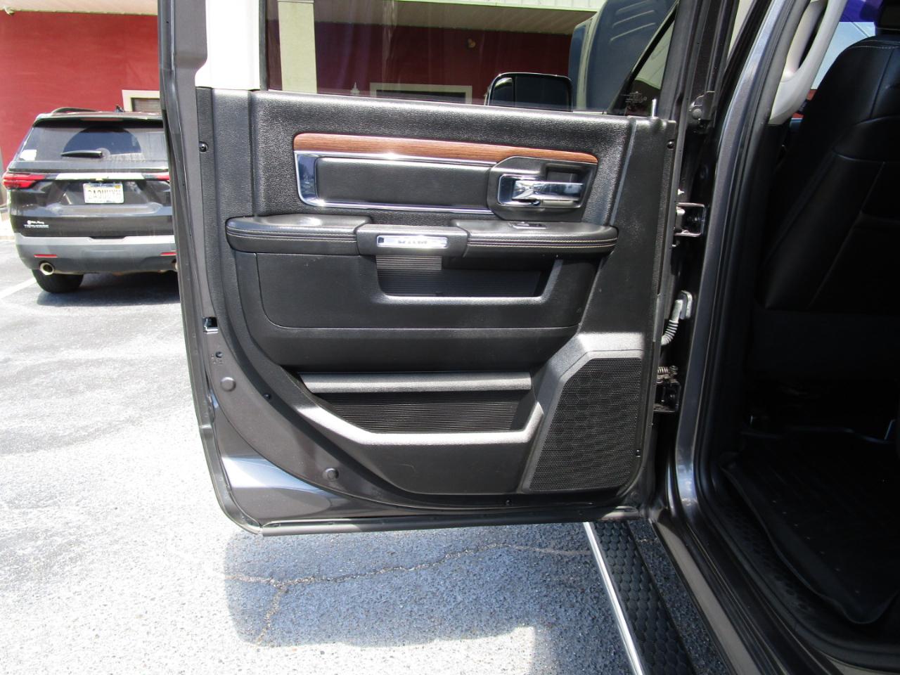 RAM 2500 4WD Crew Cab 149" Laramie 2015