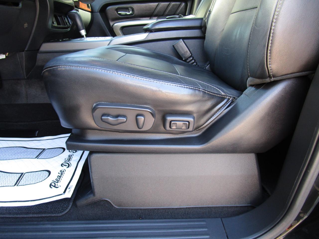 Nissan Armada 2WD 4dr Platinum 2015