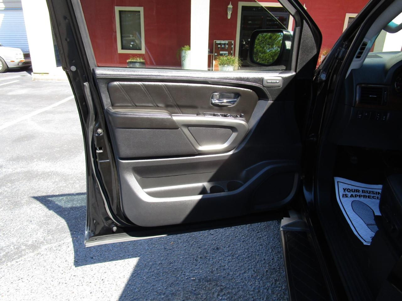 Nissan Armada 2WD 4dr Platinum 2015
