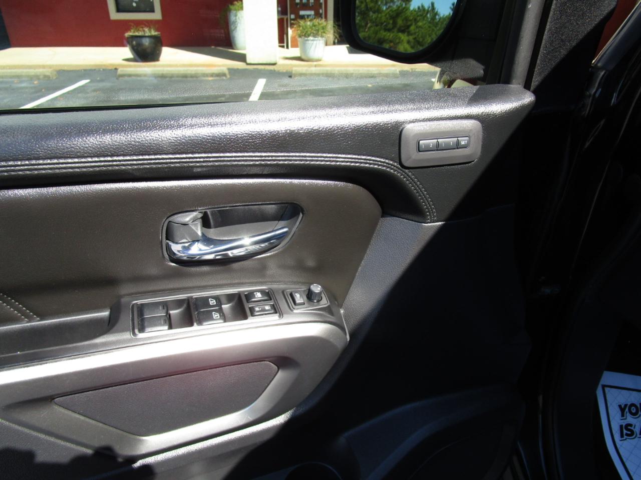 Nissan Armada 2WD 4dr Platinum 2015