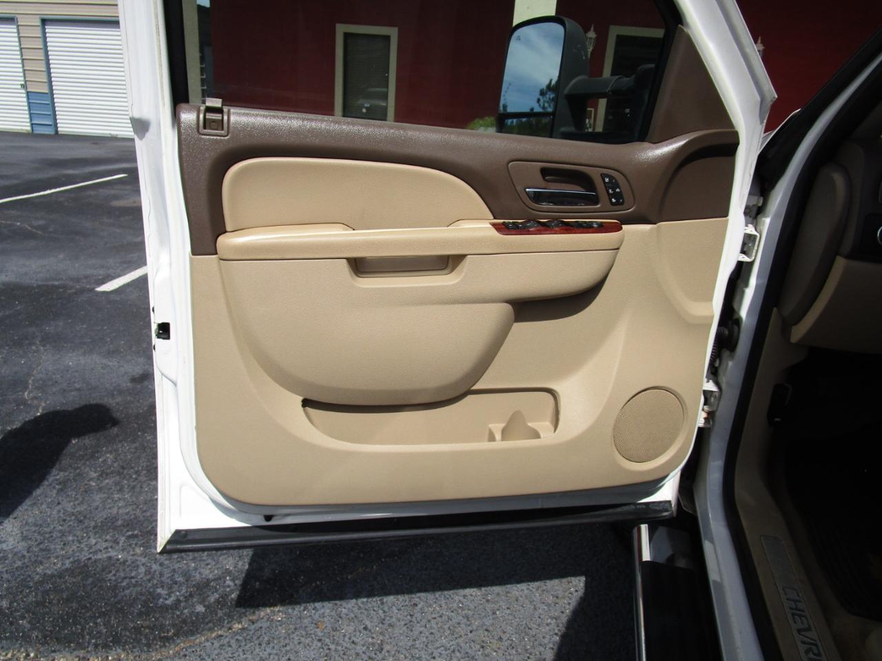 Chevrolet Silverado 2500HD 4WD Crew Cab 153.7" LTZ 2012