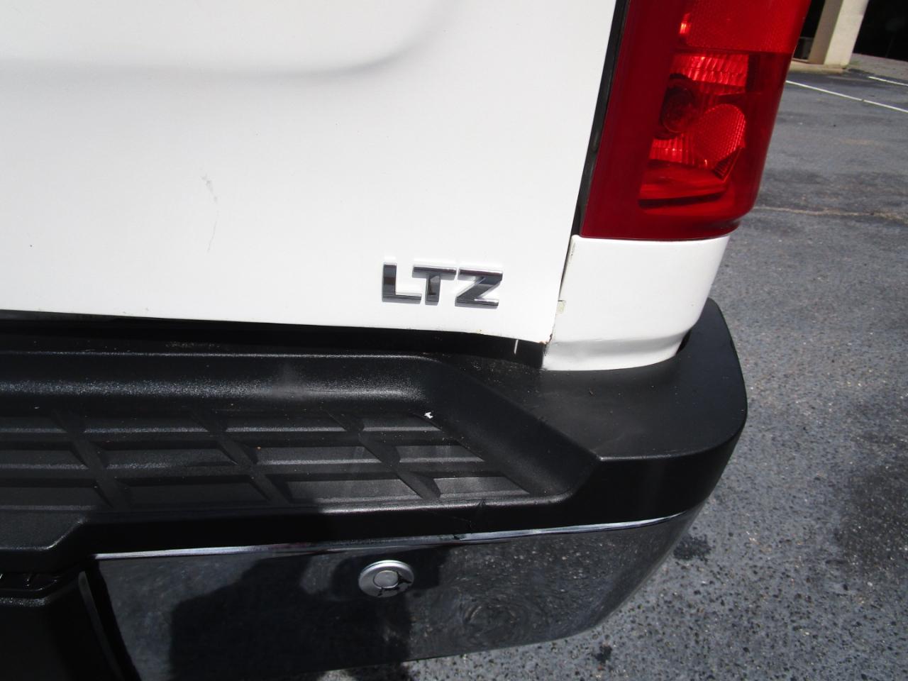 Chevrolet Silverado 2500HD 4WD Crew Cab 153.7" LTZ 2012