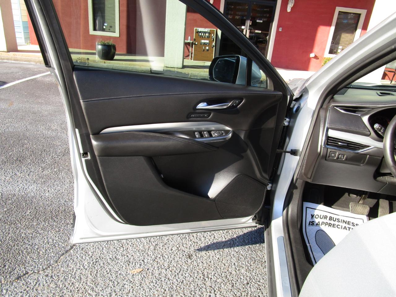 Cadillac XT4 FWD 4dr Premium Luxury 2021