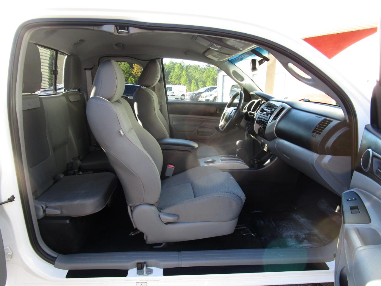 Toyota Tacoma 2WD Access Cab V6 AT PreRunner (Natl) 2012