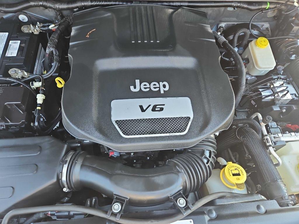 Jeep Wrangler Unlimited Sahara 4WD 2014