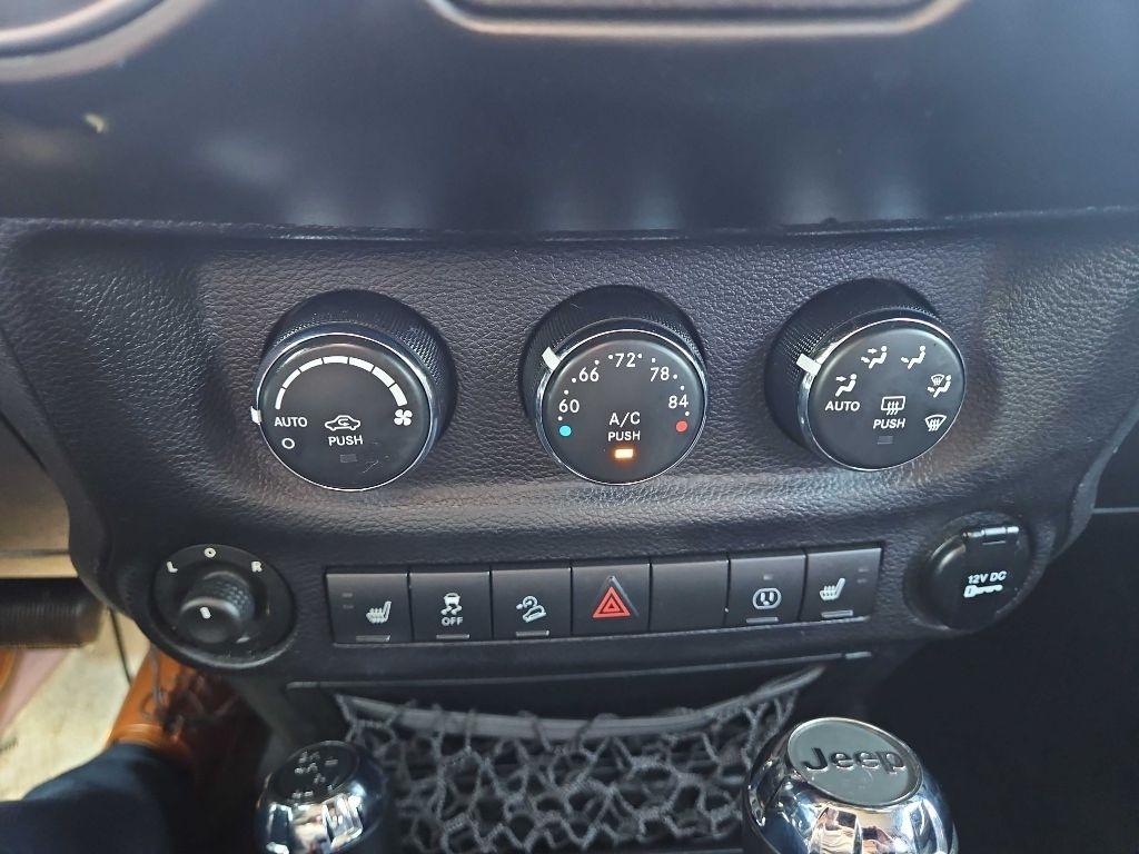 Jeep Wrangler Unlimited Sahara 4WD 2014