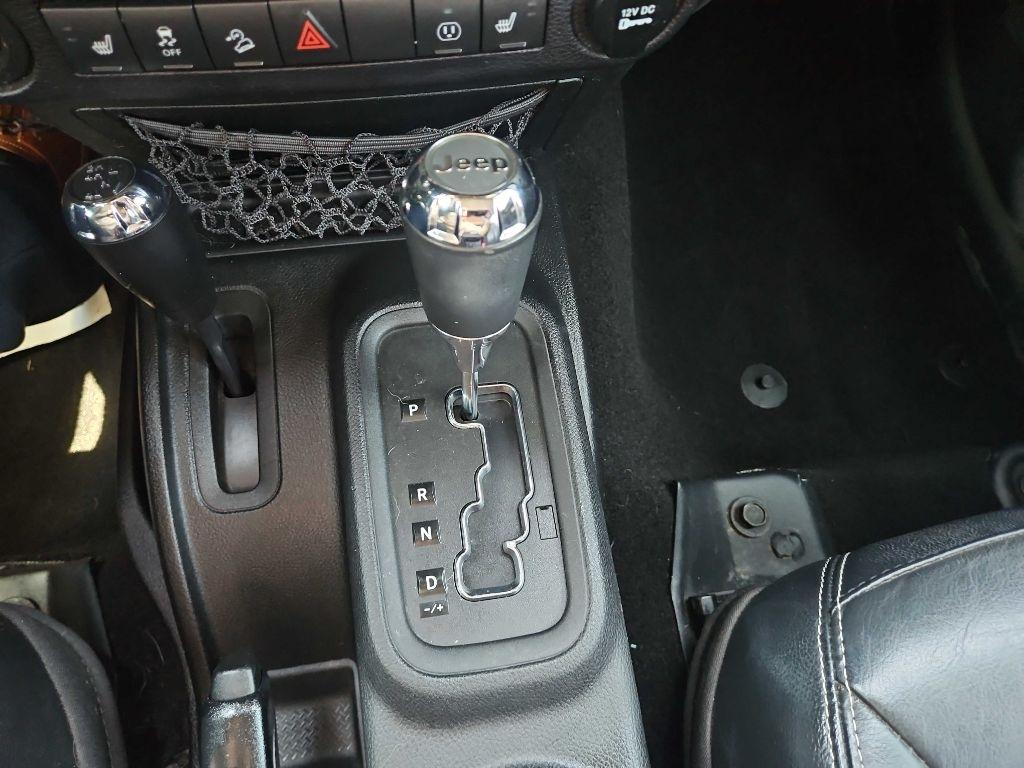 Jeep Wrangler Unlimited Sahara 4WD 2014