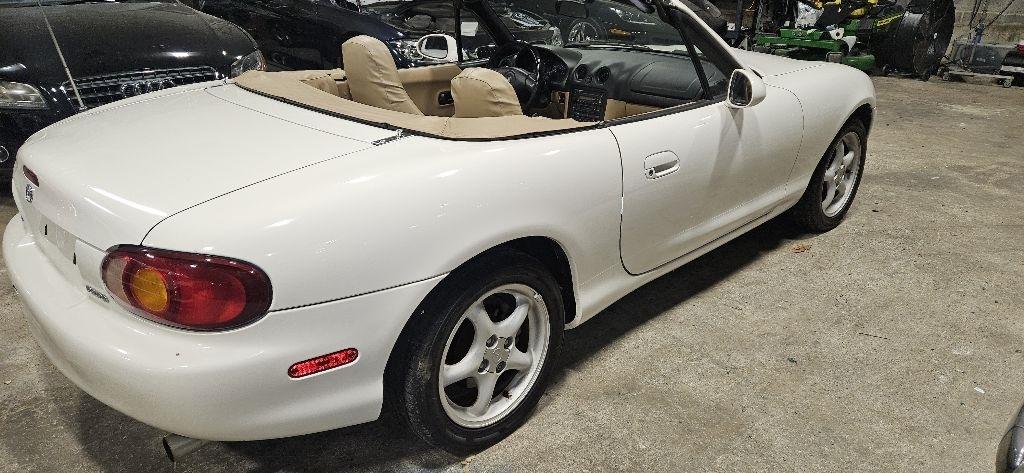 Mazda MX-5 Miata Base 1999