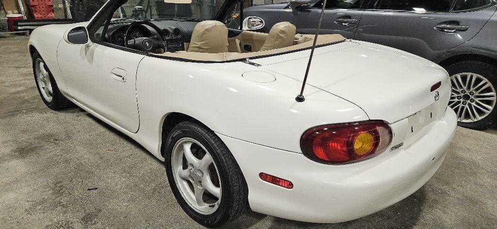 Mazda MX-5 Miata Base 1999