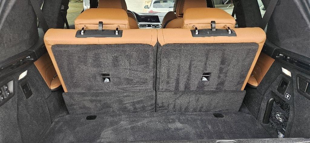 BMW X7 xDrive40i Sports Activity Vehicle 2021