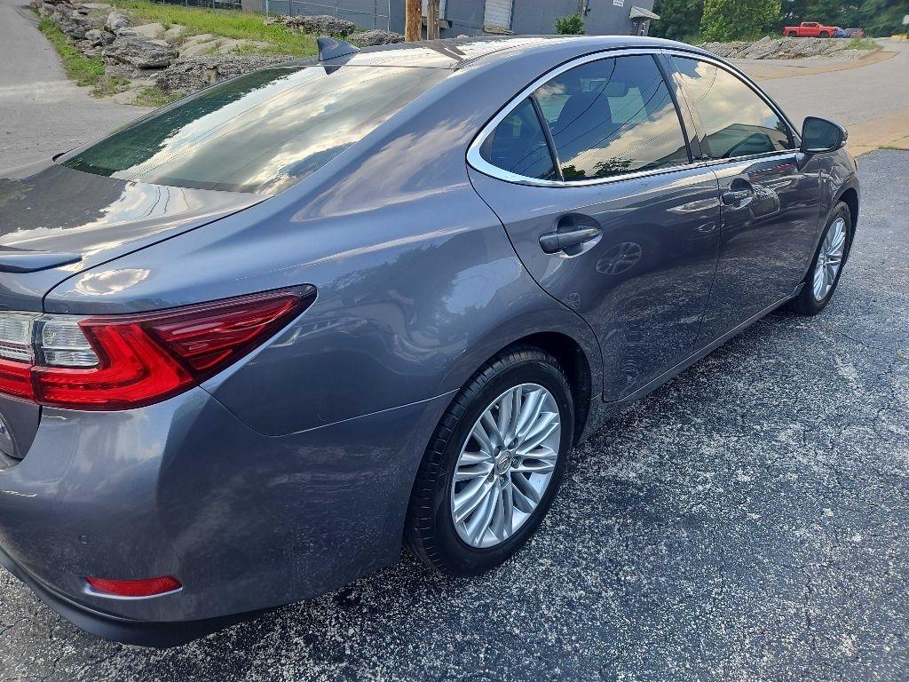 Lexus ES 350 4dr Sdn 2016