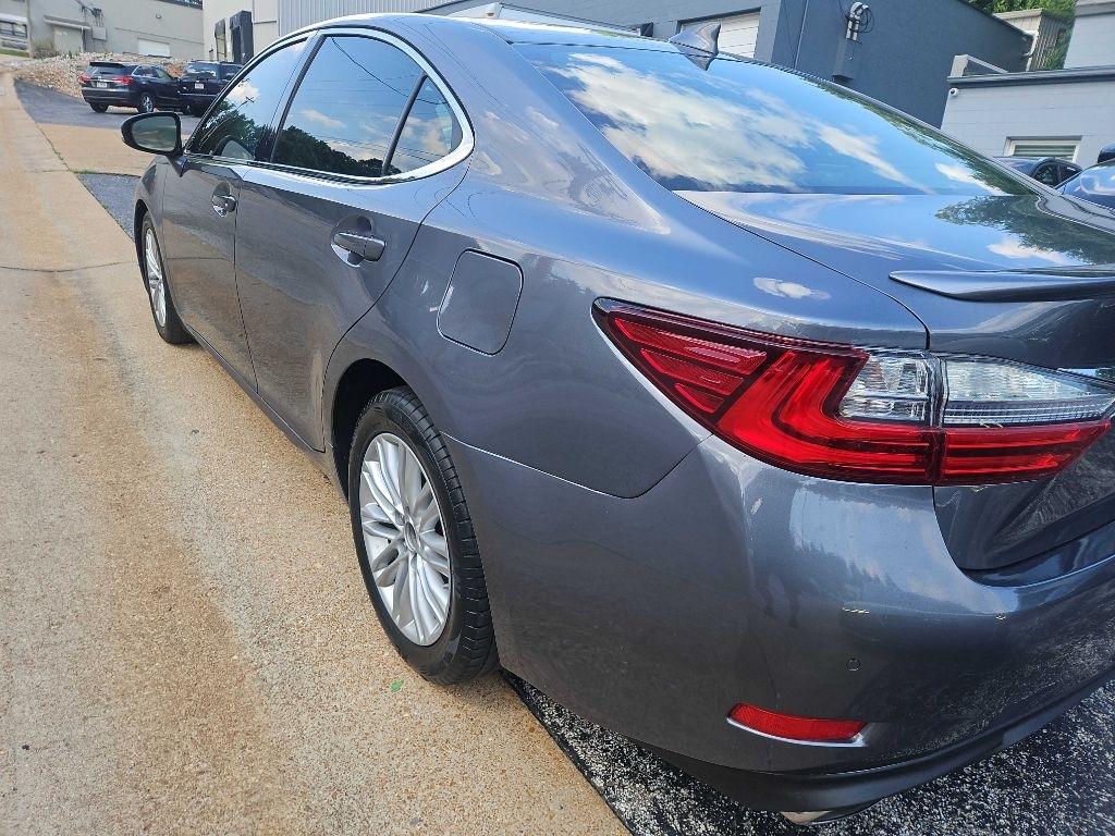 Lexus ES 350 4dr Sdn 2016