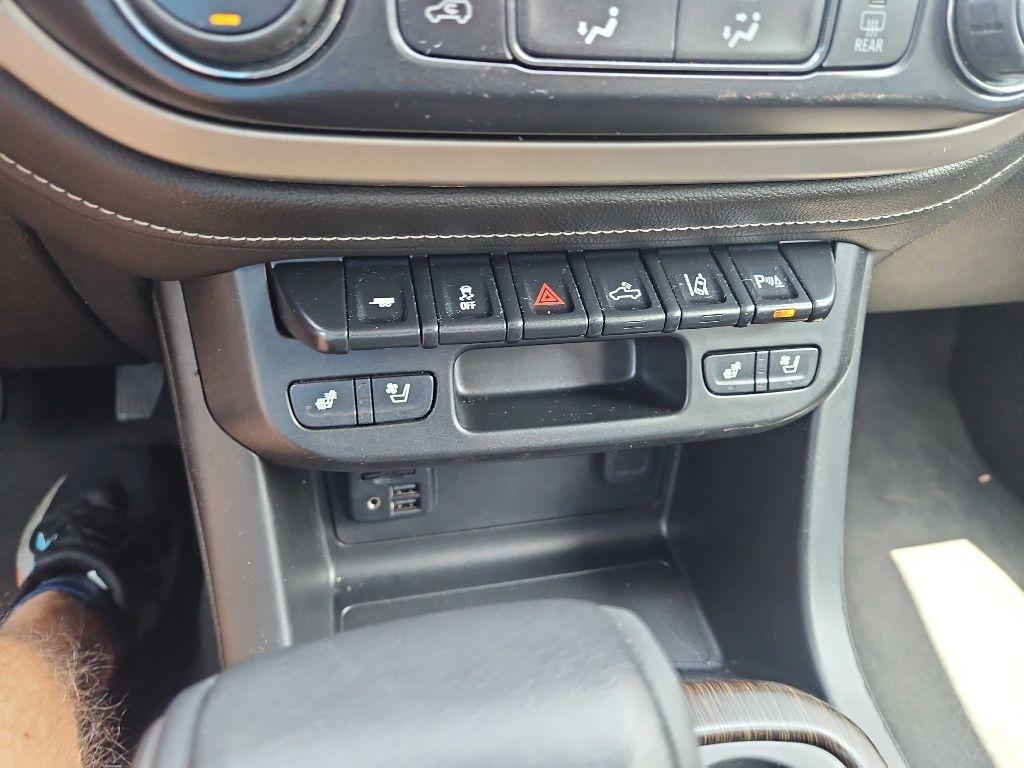 GMC Canyon 4WD Crew Cab 141" Denali 2020