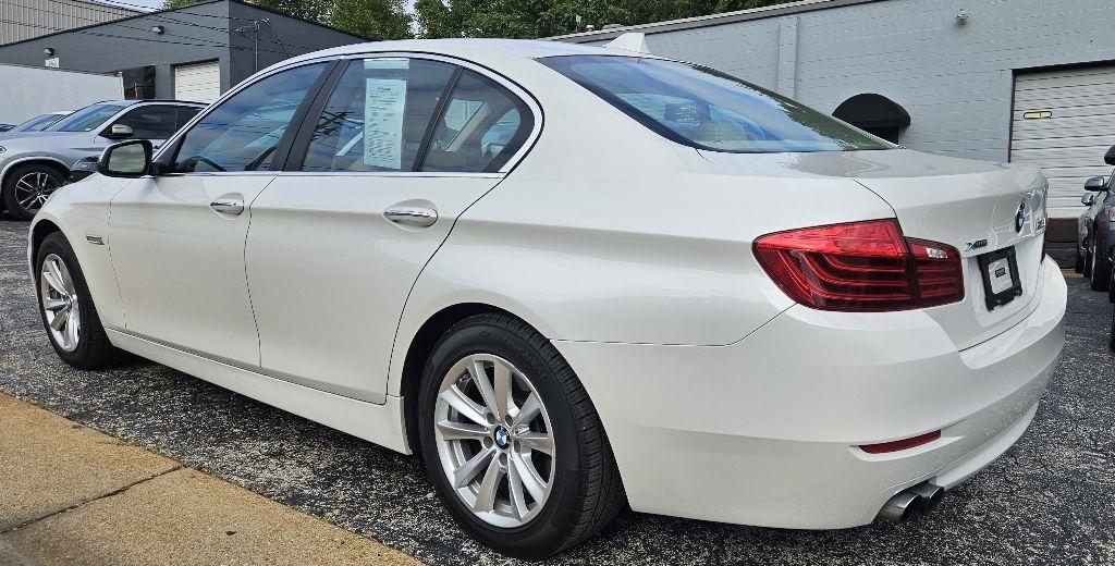 BMW 528i photo 8