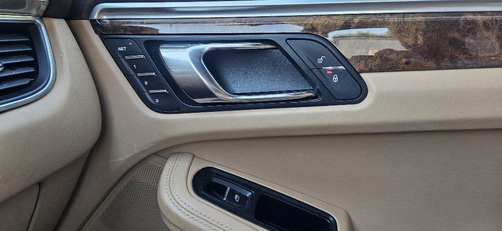 Porsche Macan photo 23