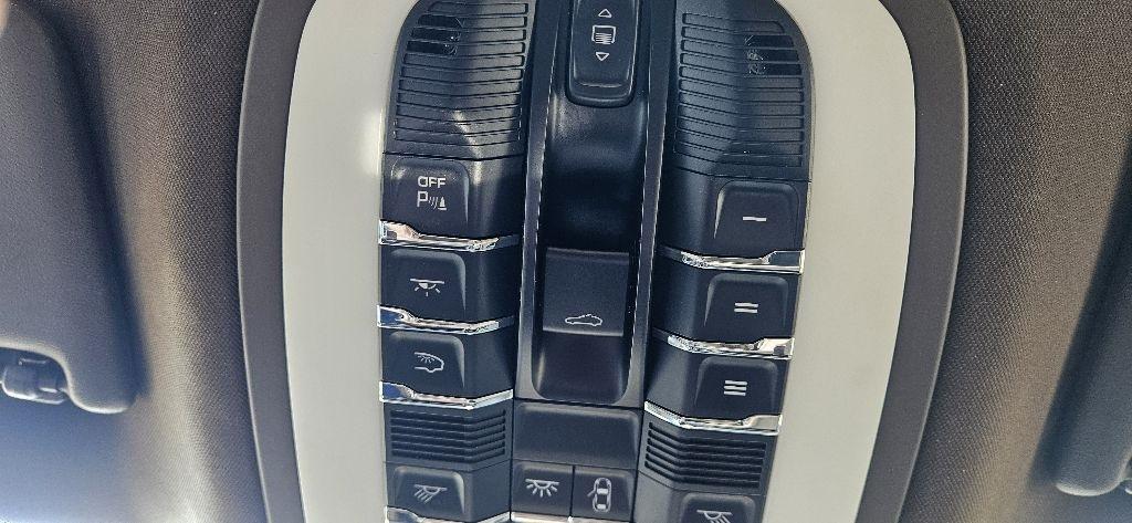 Porsche Macan photo 24