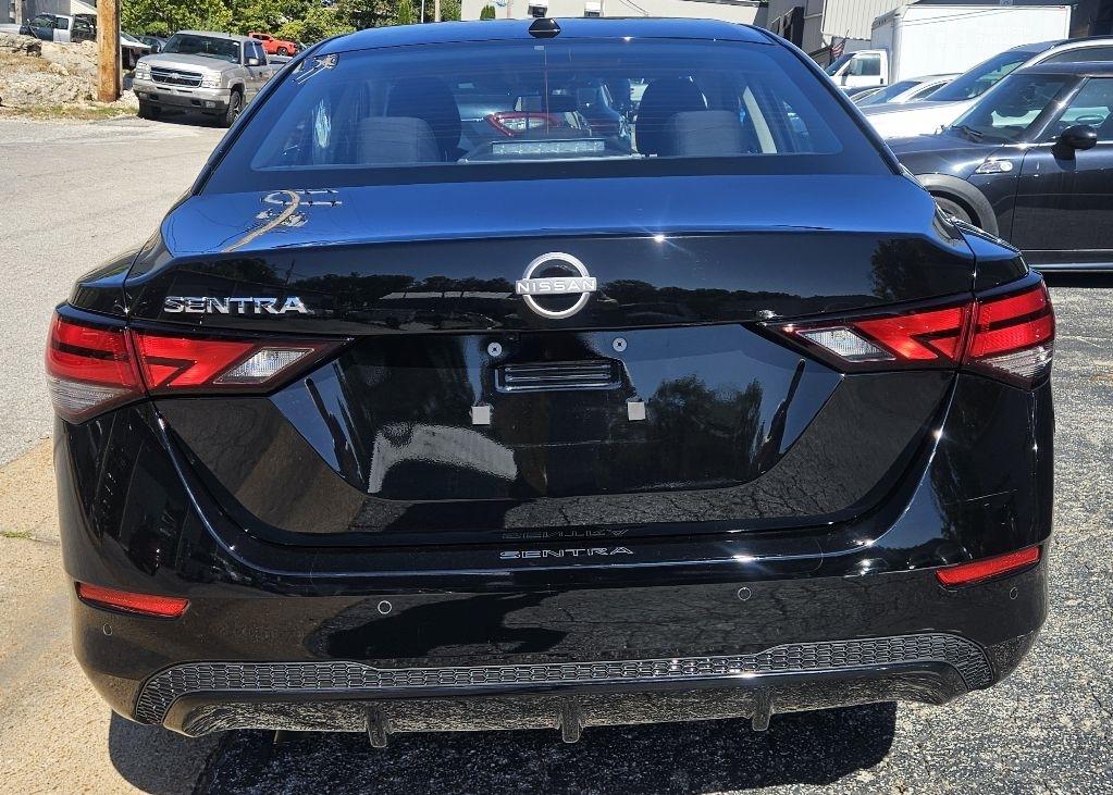 Nissan Sentra photo 2