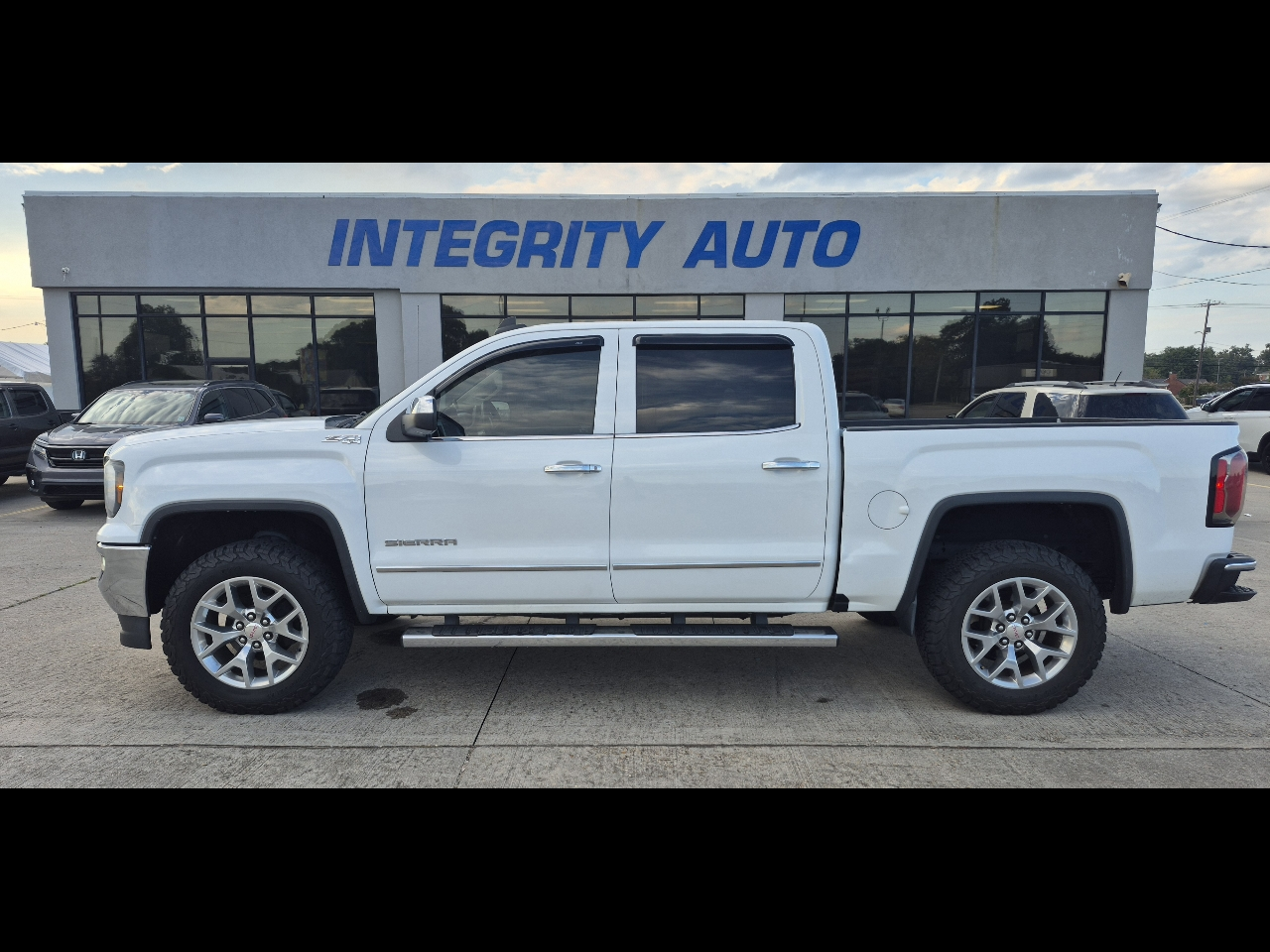2016 GMC Sierra 1500 4WD Crew Cab 143.5" SLT