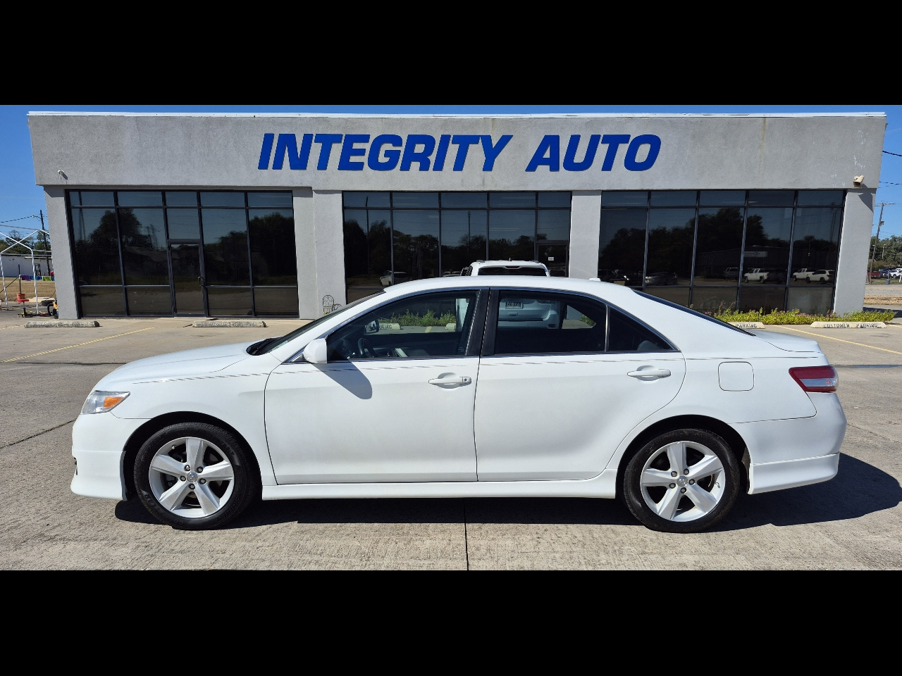 2011 Toyota Camry 4dr Sdn I4 Man LE (Natl)