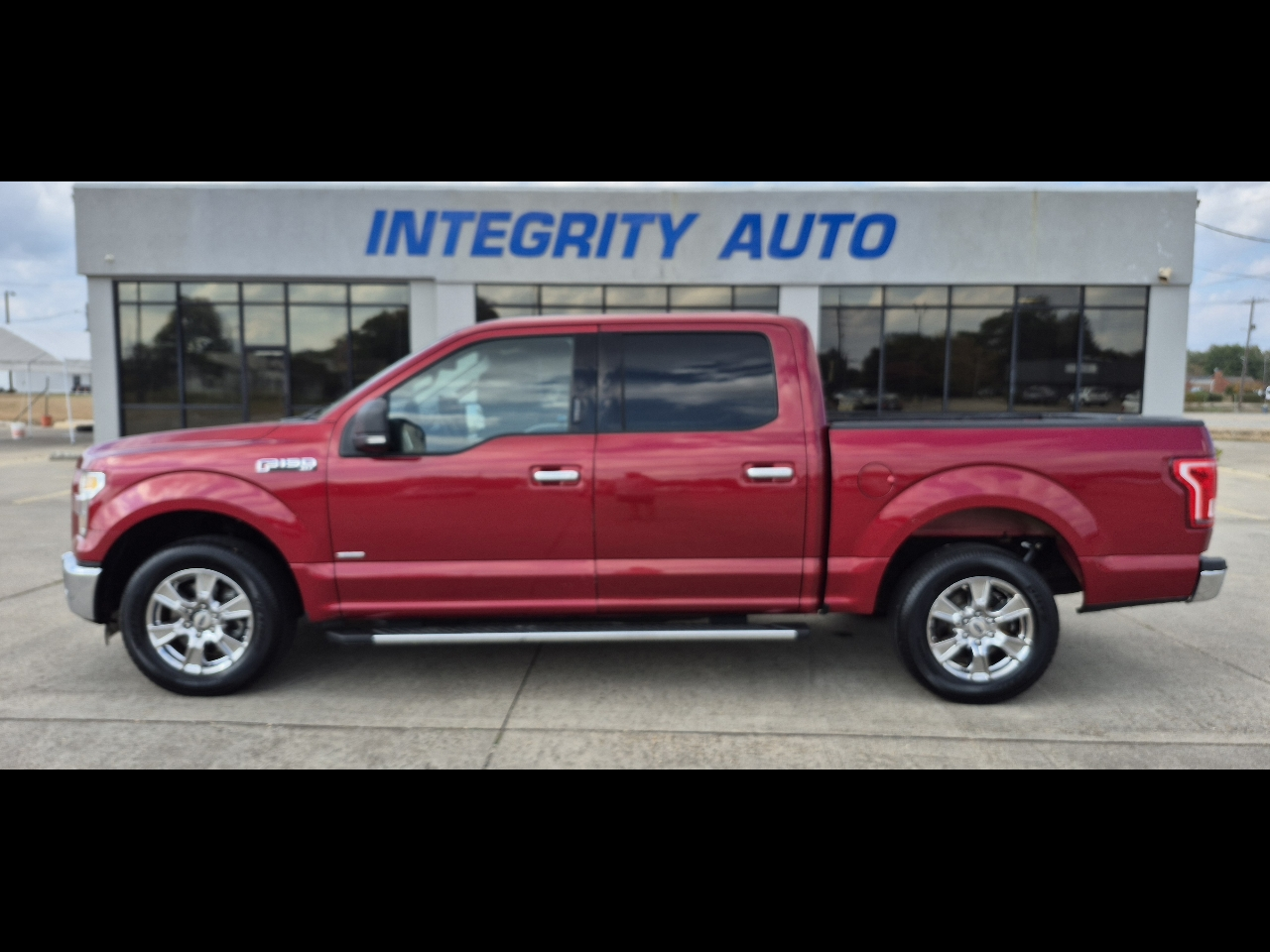 2015 Ford F-150 2WD SuperCrew 157" Lariat