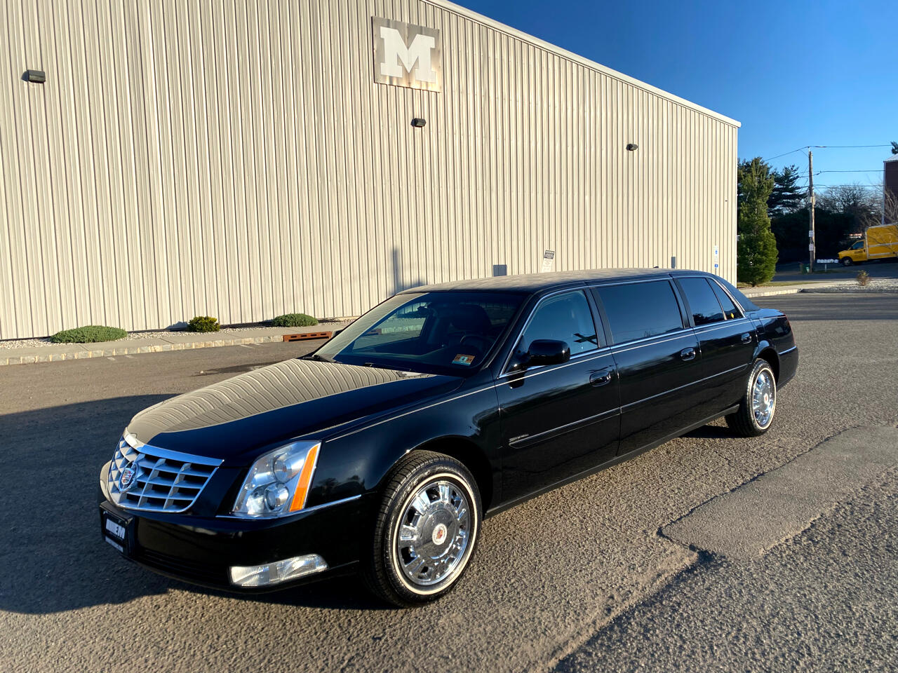 Cadillac DTS Professional 4dr Sdn Limousine 2011
