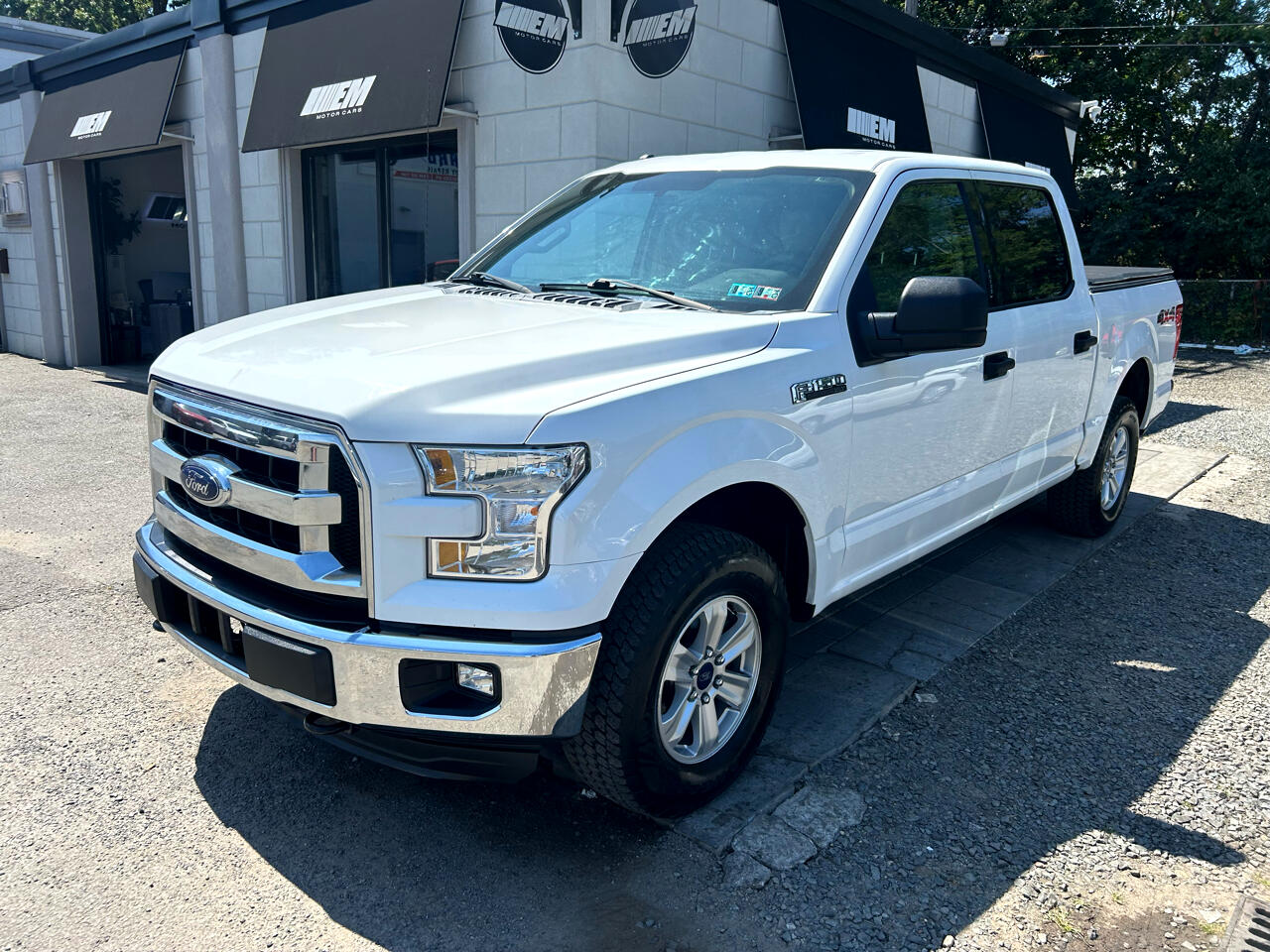 2015 Ford F-150 XLT photo 2