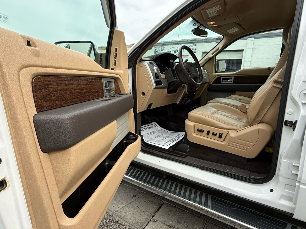 2014 Ford F-150 Lariat photo 33