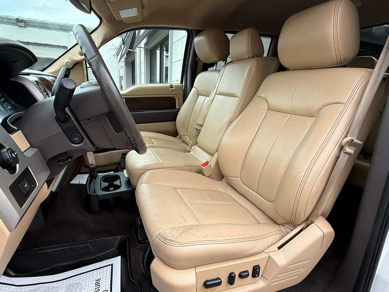 2014 Ford F-150 Lariat photo 36