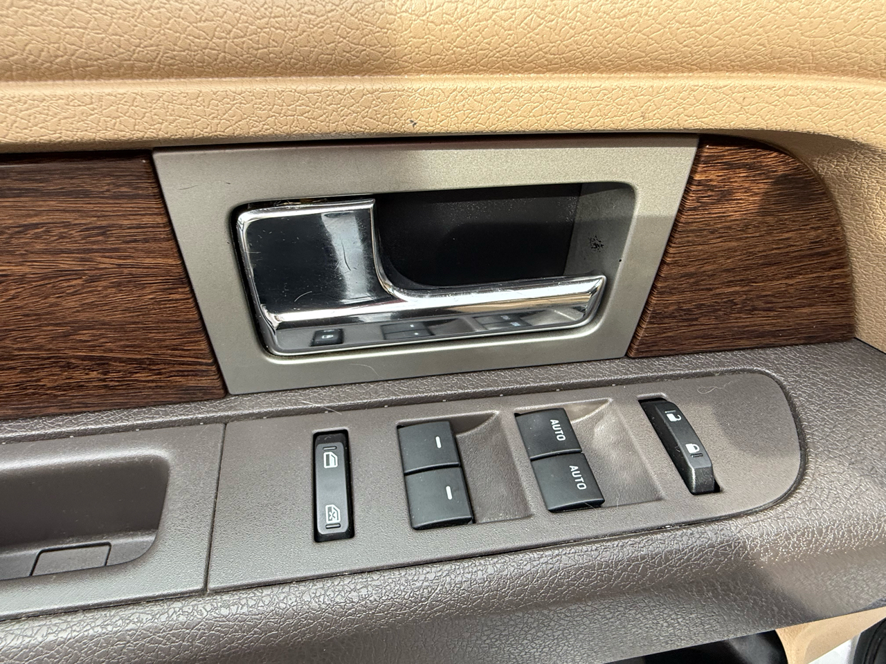 2014 Ford F-150 Lariat photo 44