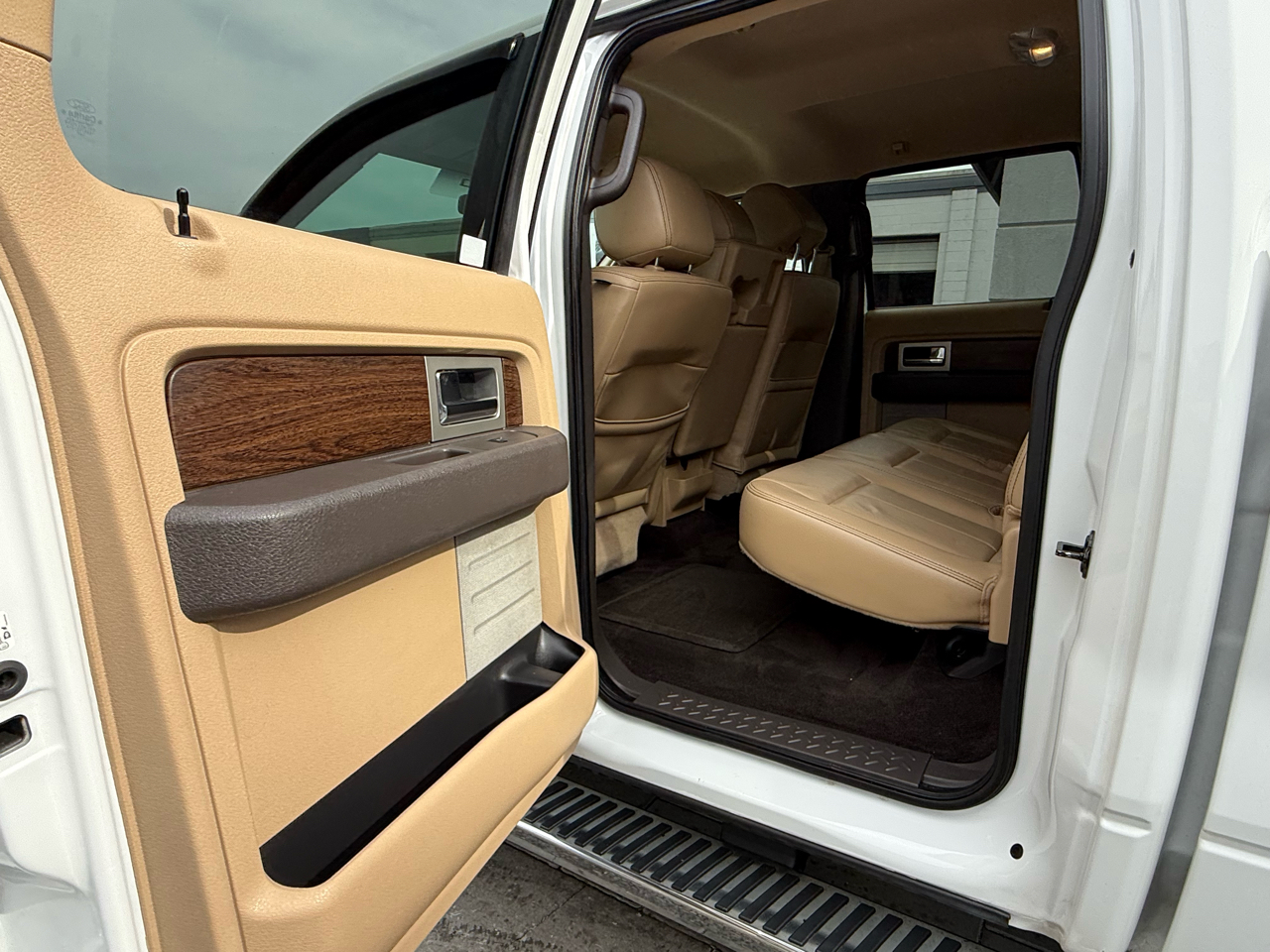 2014 Ford F-150 Lariat photo 46