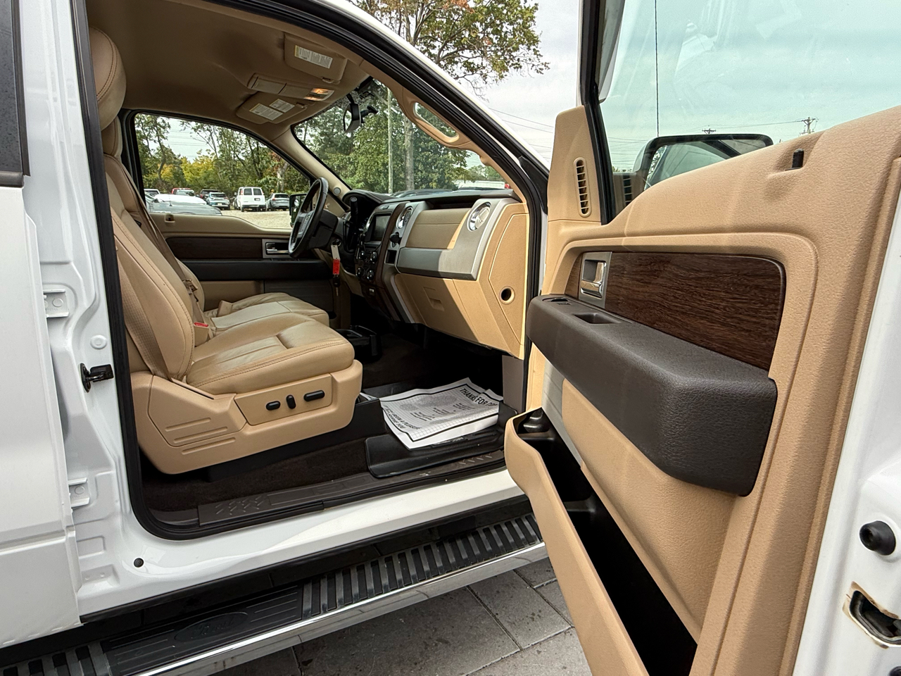 2014 Ford F-150 Lariat photo 52