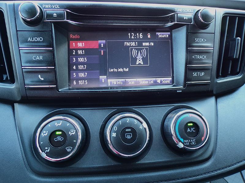 Toyota RAV4 LE AWD 2018