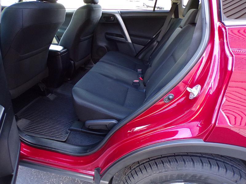 Toyota RAV4 LE AWD 2018