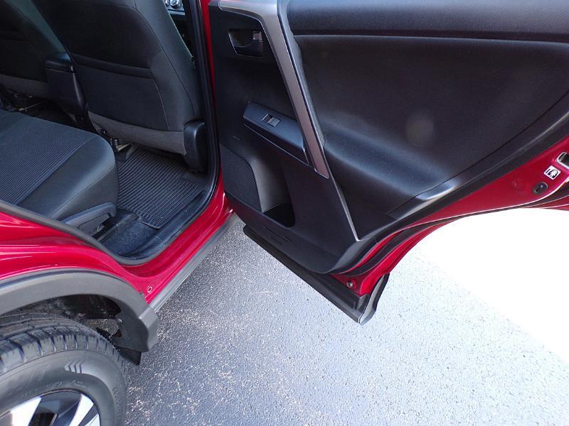Toyota RAV4 LE AWD 2018