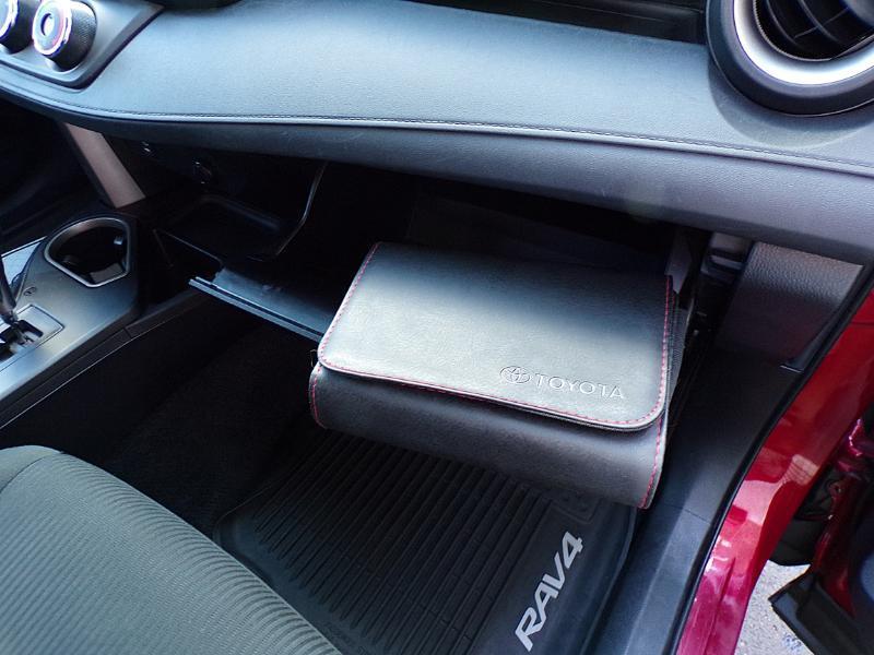 Toyota RAV4 LE AWD 2018